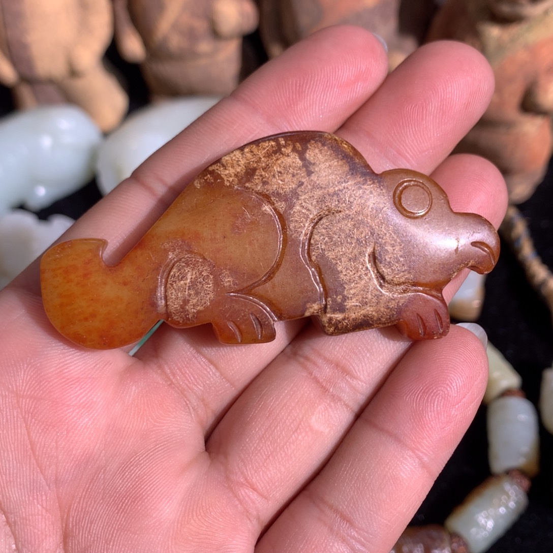 透闪石质玉未镶嵌颈饰