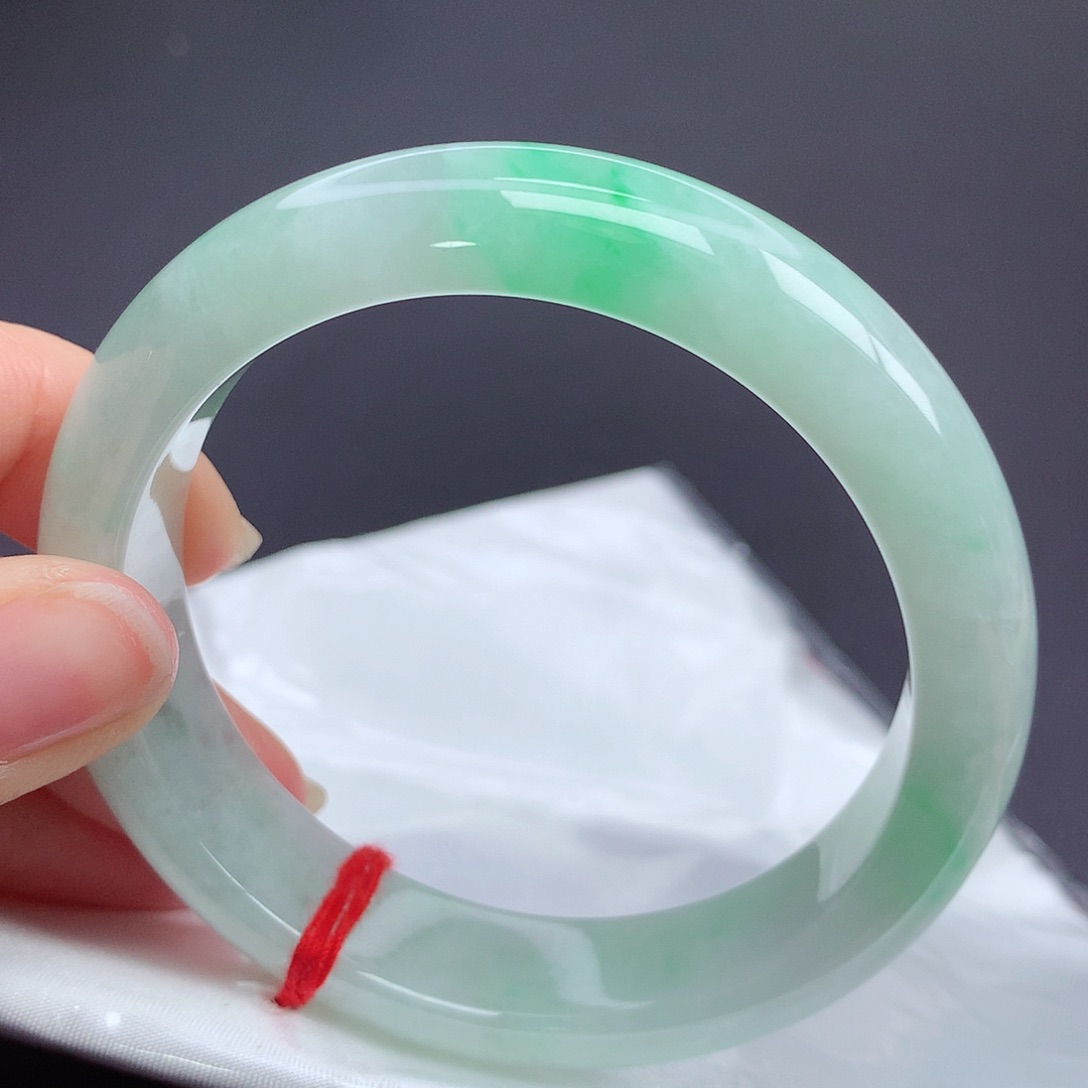 翡翠手镯未镶嵌l n n n n n n n n