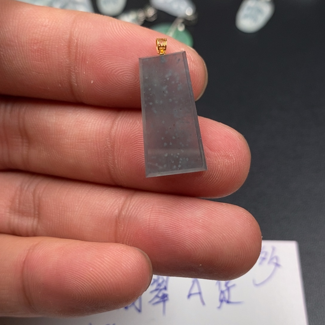 颈饰18K金镶嵌翡翠