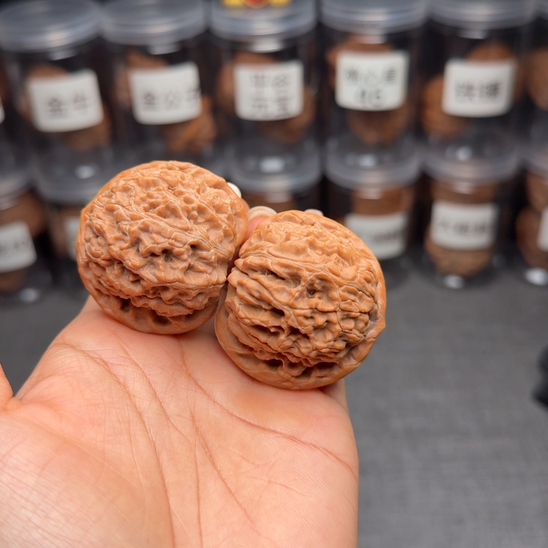 文玩核桃把件水龙纹