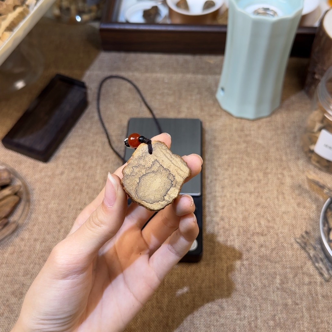 月***p沉香达拉干4.8克吊坠