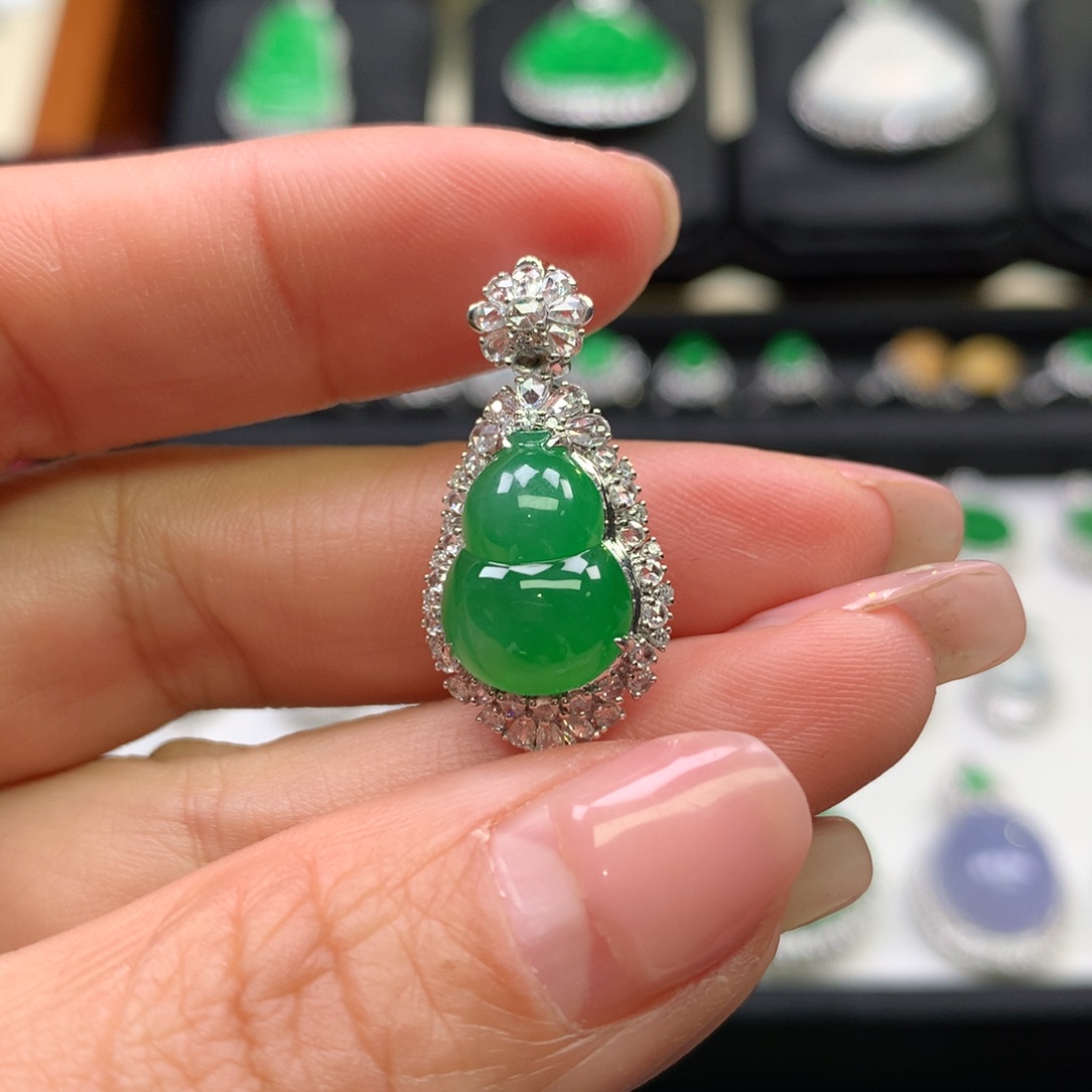 翡翠吊坠(不含链)18K金镶嵌