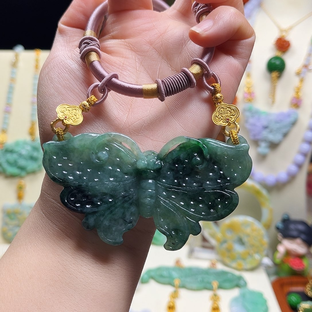 翡翠颈饰未镶嵌天然翡翠