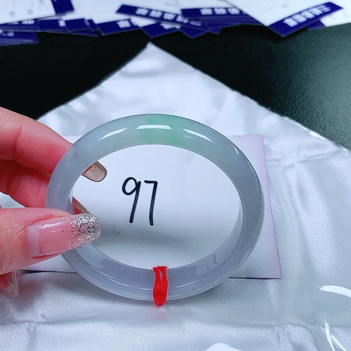 翡翠手镯（贵妃镯）未镶嵌