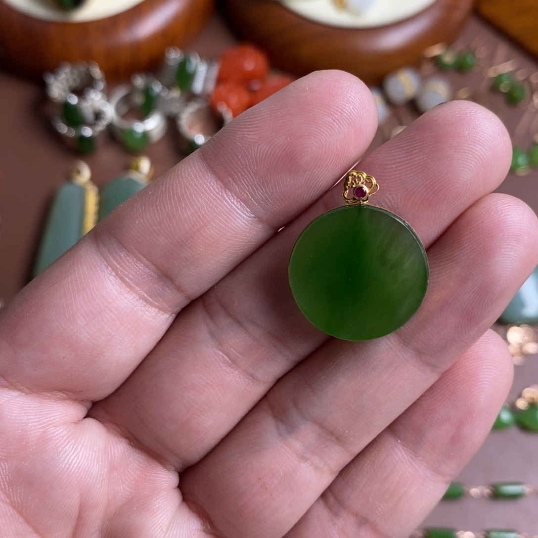 和田玉颈饰18K金镶嵌