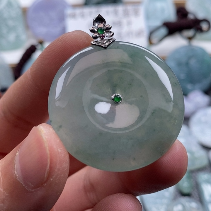 翡翠颈饰18K金镶嵌翡翠