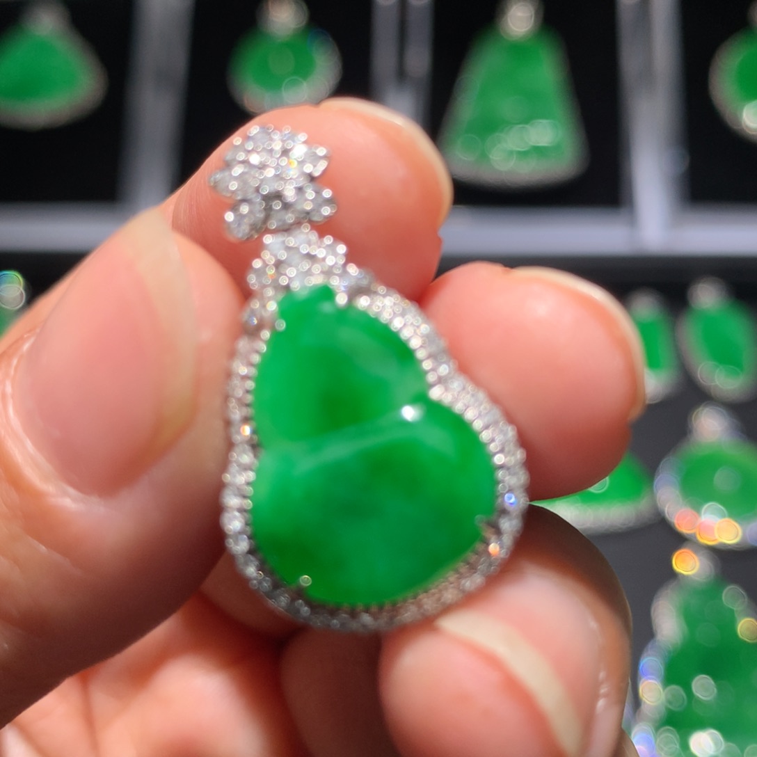 翡翠颈饰18K金镶嵌翡翠