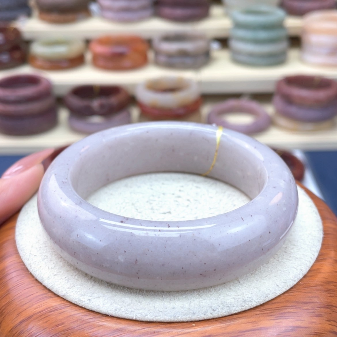 【闪购商品】石英质玉手镯未镶嵌