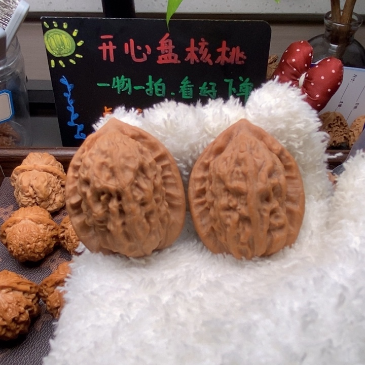 文玩核桃吊坠大红袍