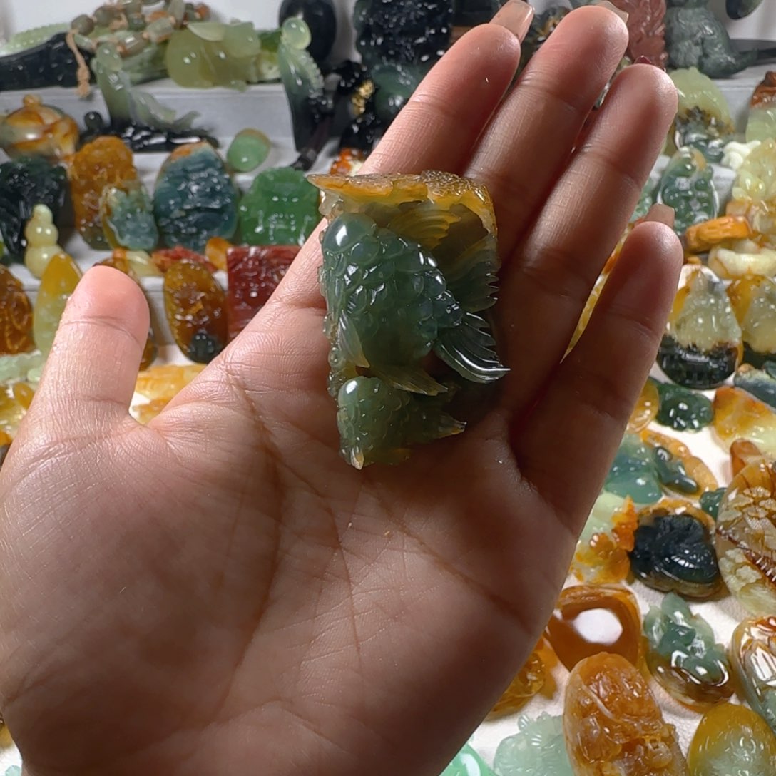 蛇纹石玉颈饰未镶嵌