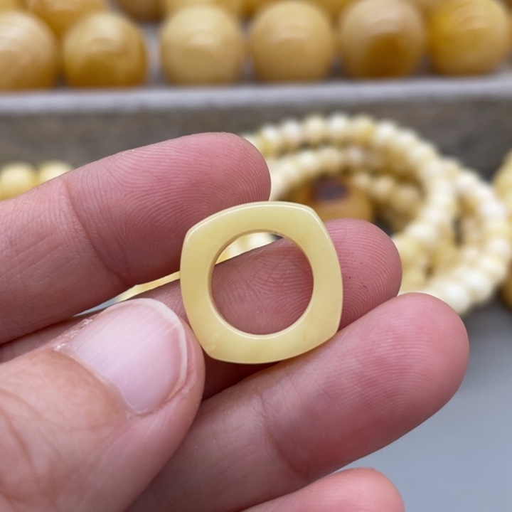 琥珀未镶嵌裸石蜜蜡