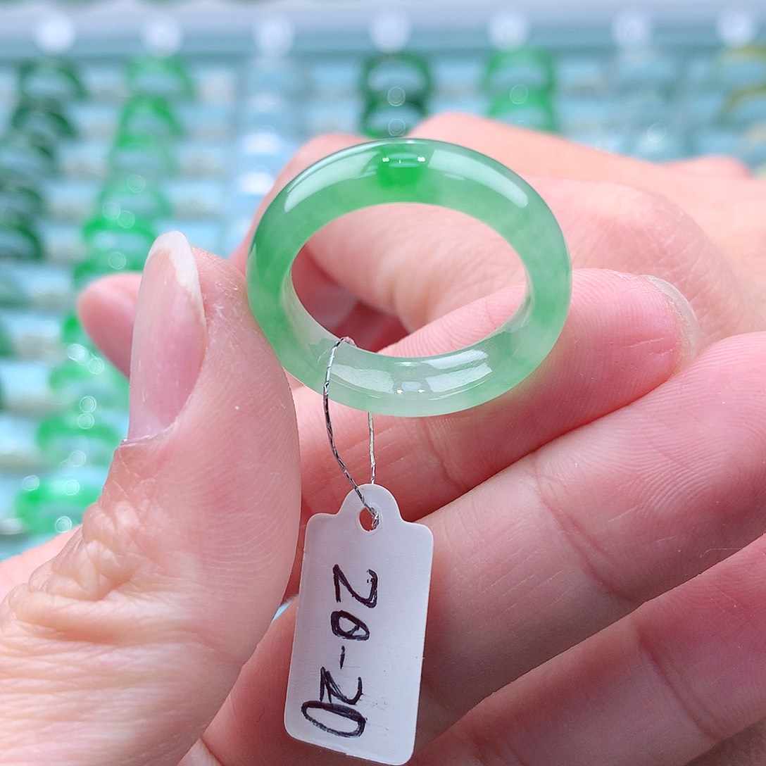 翡翠戒指未镶嵌何*盛A货缅甸翡翠