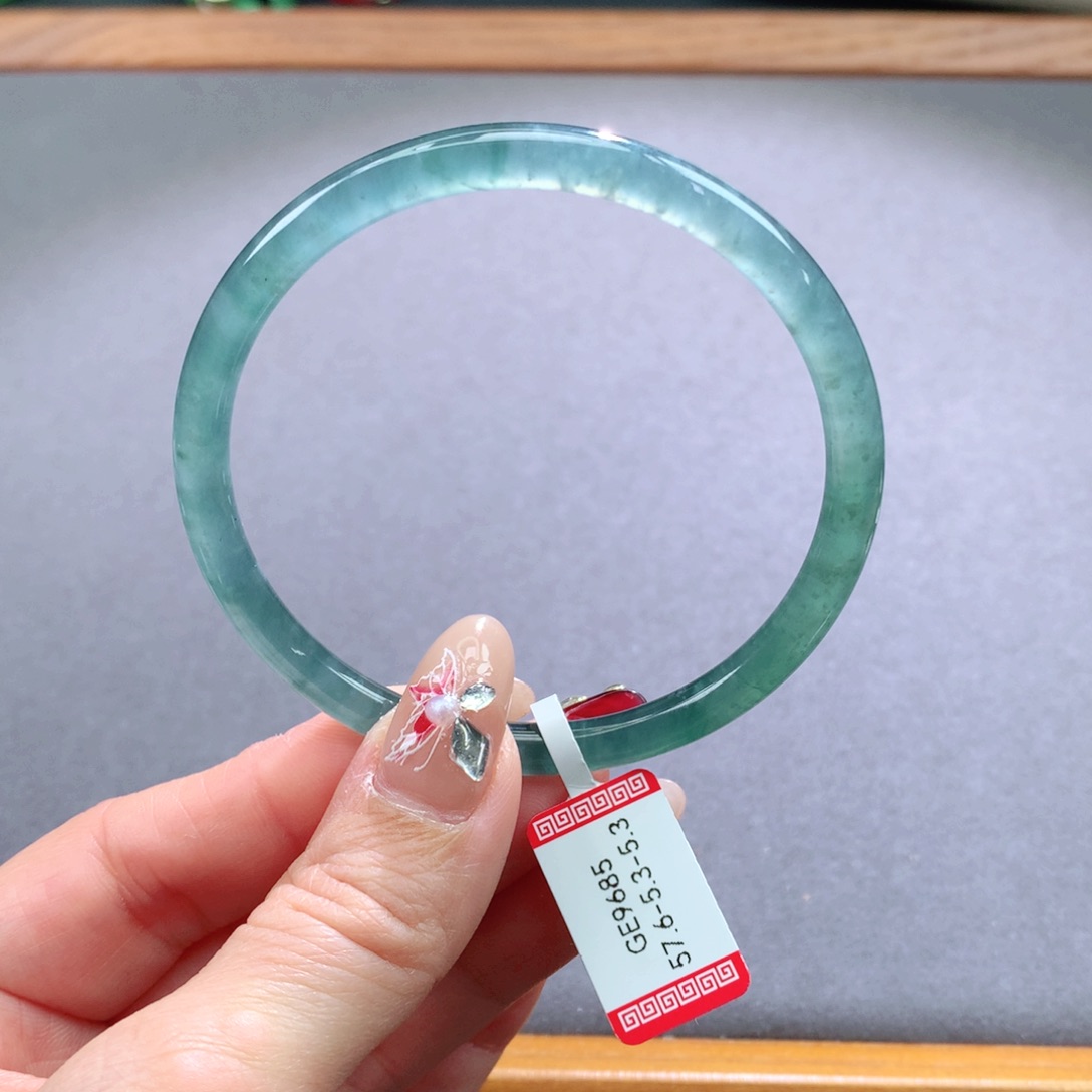 翡翠手镯未镶嵌天然翡翠手镯叮当镯