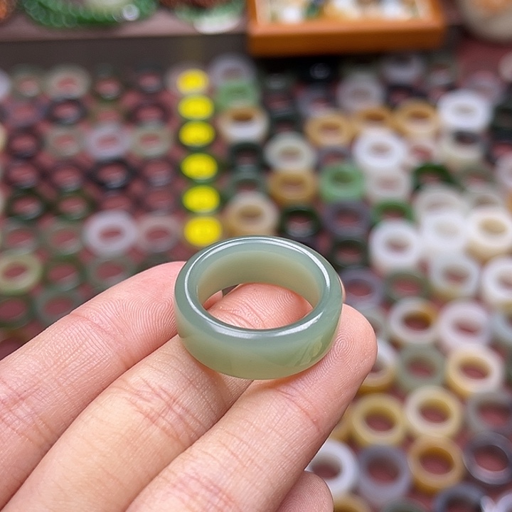 和田玉戒指未镶嵌18.4 冰底鸭蛋青无结构