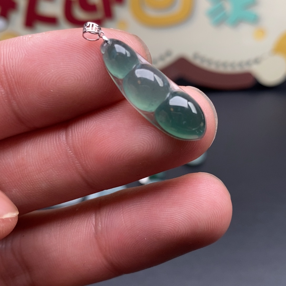 颈饰18K金镶嵌翡翠