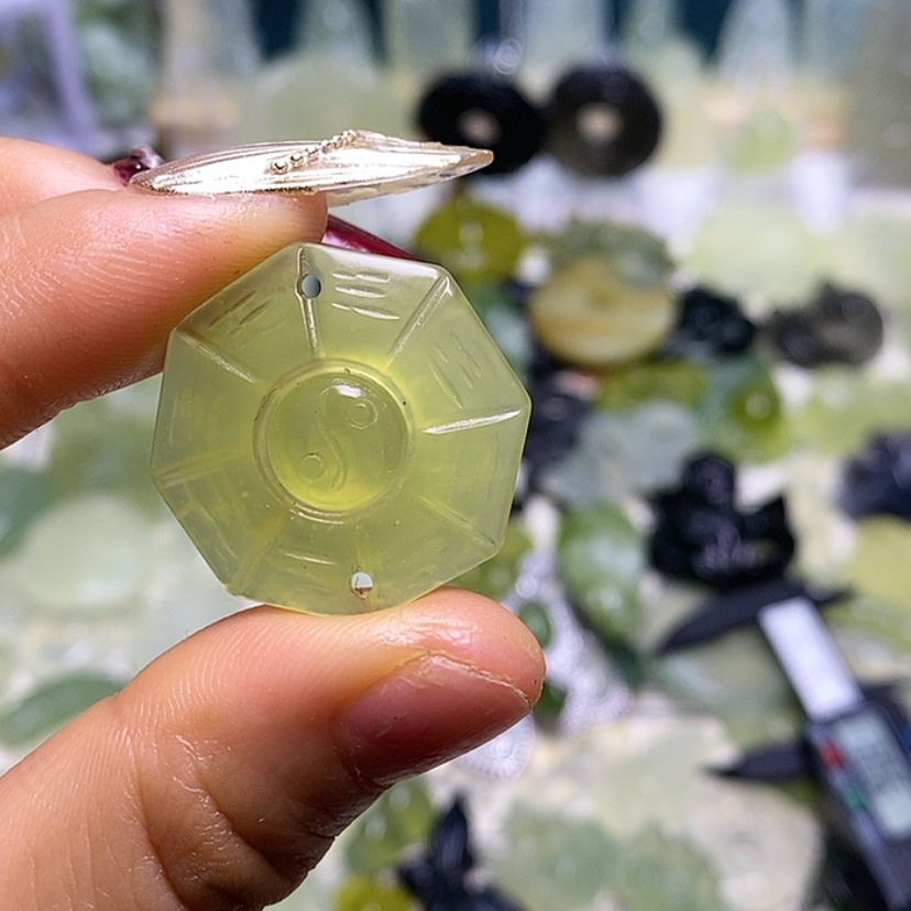 【闪购商品】蛇纹石玉颈饰未镶嵌