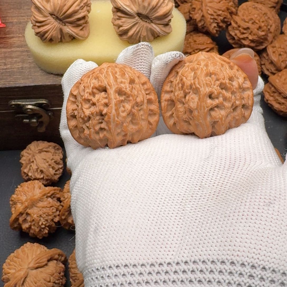 文玩核桃吊坠39三角白