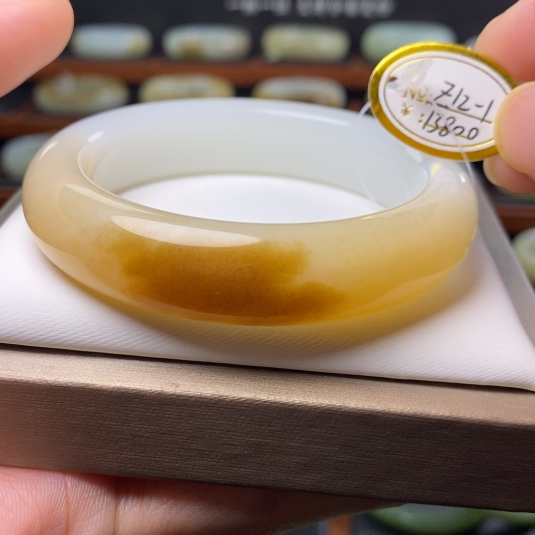 和田玉（糖玉）未镶嵌手镯