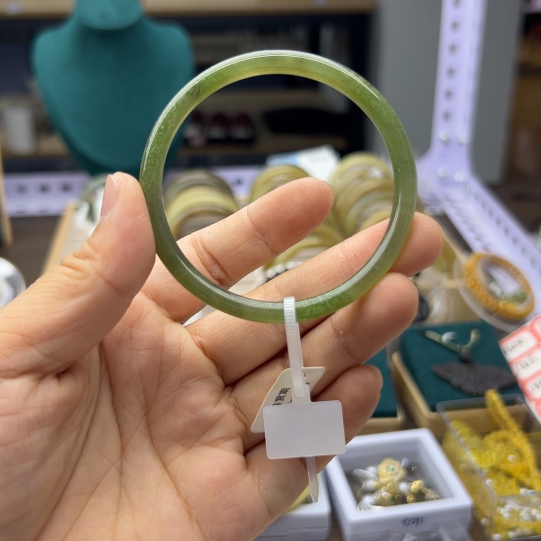 和田玉手镯未镶嵌56.7圈围1301