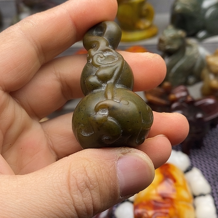 未镶嵌蛇纹石玉颈饰