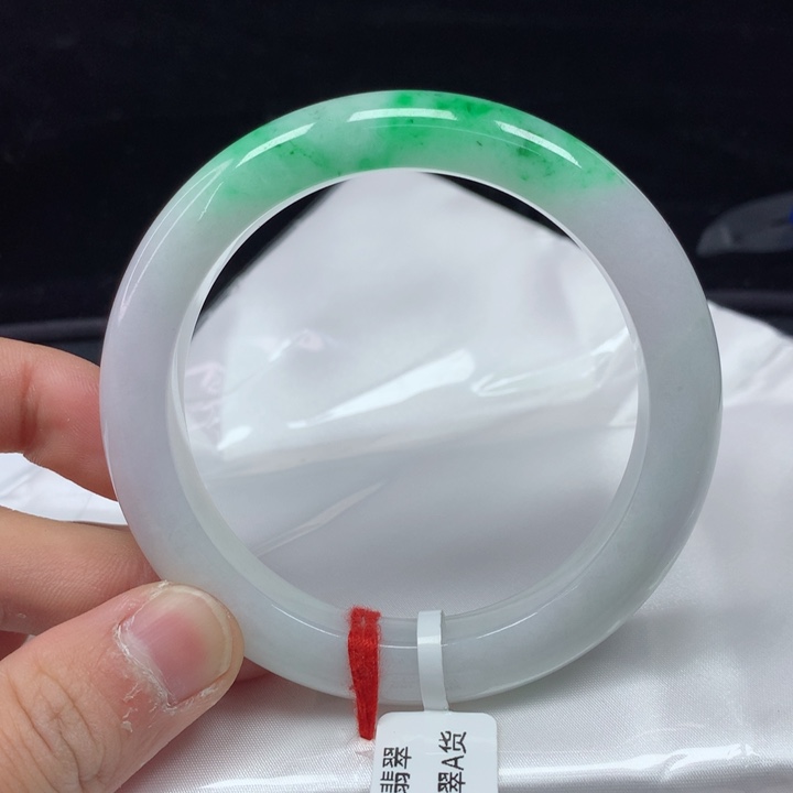 翡翠手镯（圆镯）未镶嵌58.5