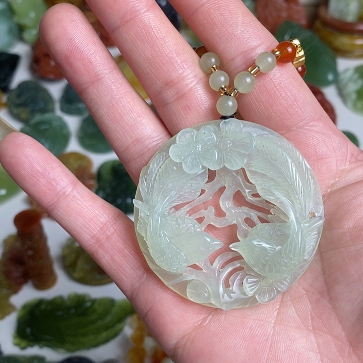 蛇纹石玉颈饰未镶嵌