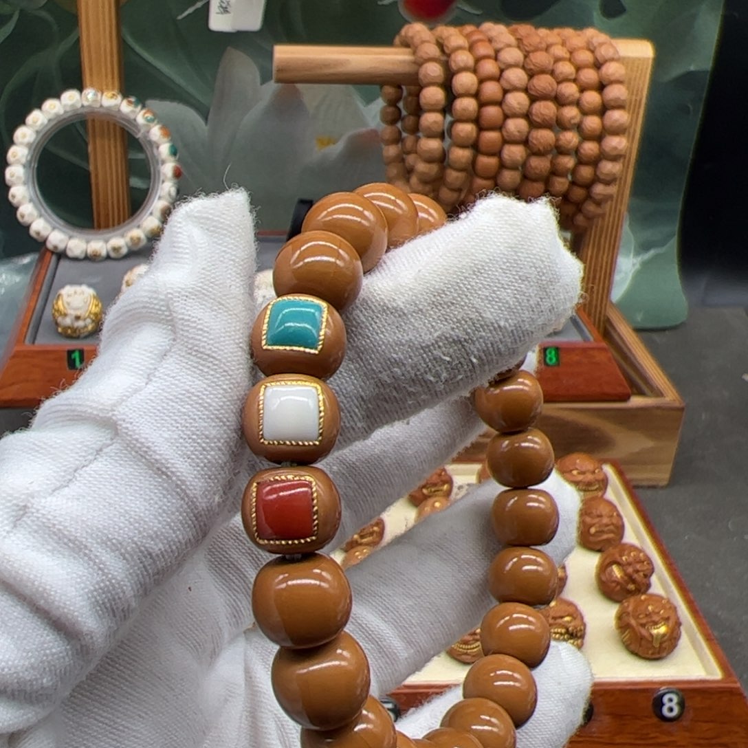 吊坠猴头核桃红绿灯