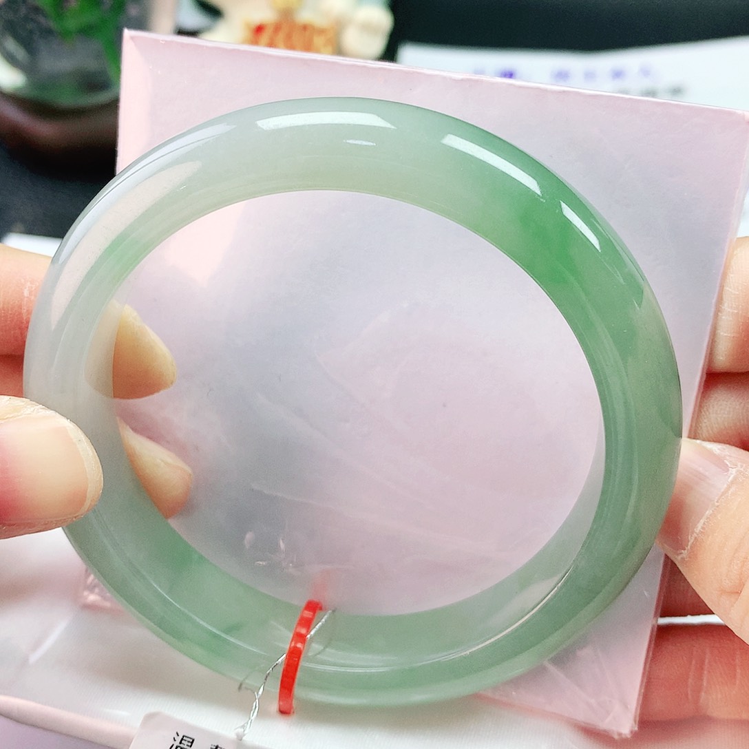 翡翠手镯未镶嵌62圈