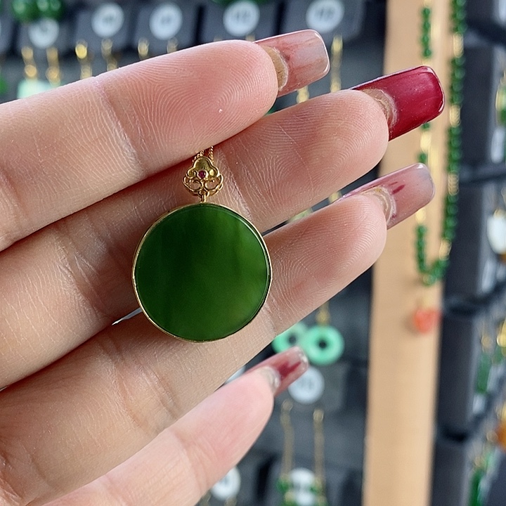 和田玉吊坠(赠链)18K金镶嵌