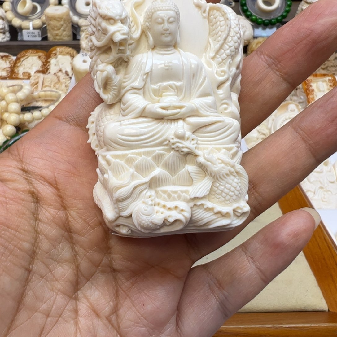 白玉菩提吊坠不*猛犸