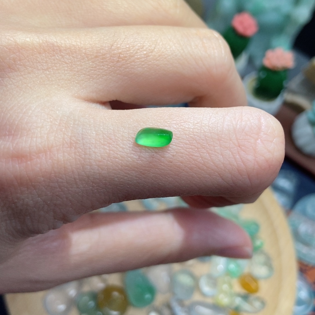 翡翠颈饰未镶嵌笑**扬翡翠