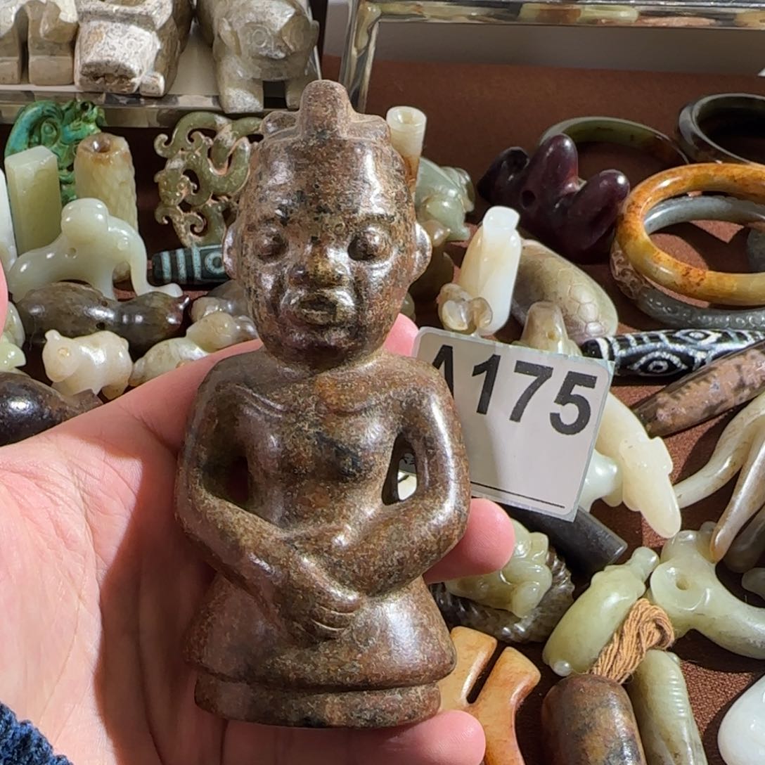 未镶嵌蛇纹石玉颈饰