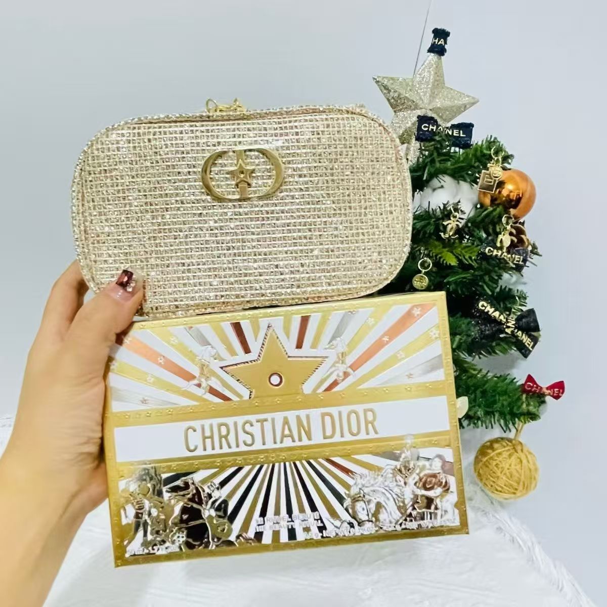 迪奥【K202】专柜礼赠圣诞金丝化妆包翻盖式手拿包金丝五角星