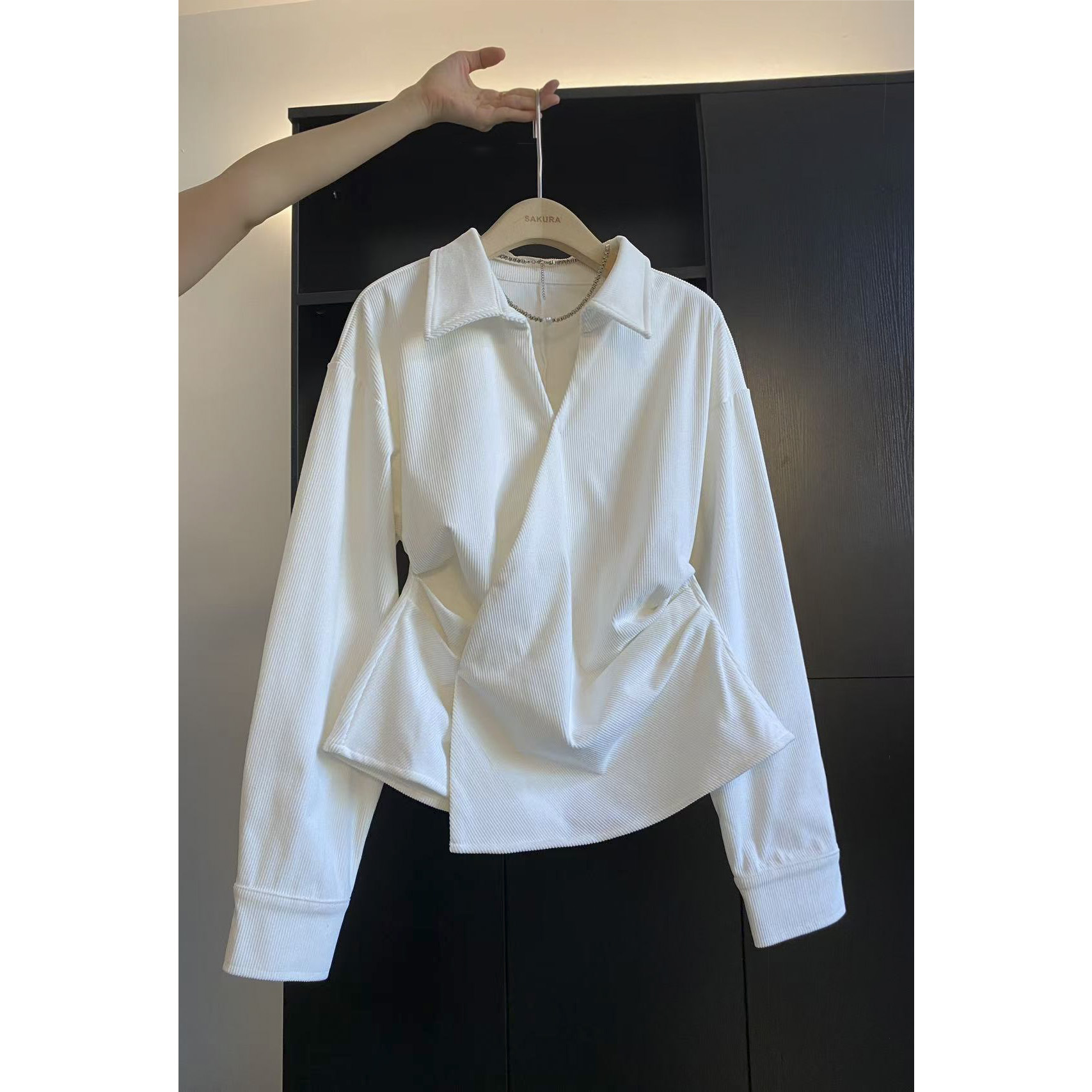 璎婲sᴀᴋᴜʀᴀ【暖绒冬语】金POLO领灯芯绒暗扣腰间褶皱厚款长袖衬衫