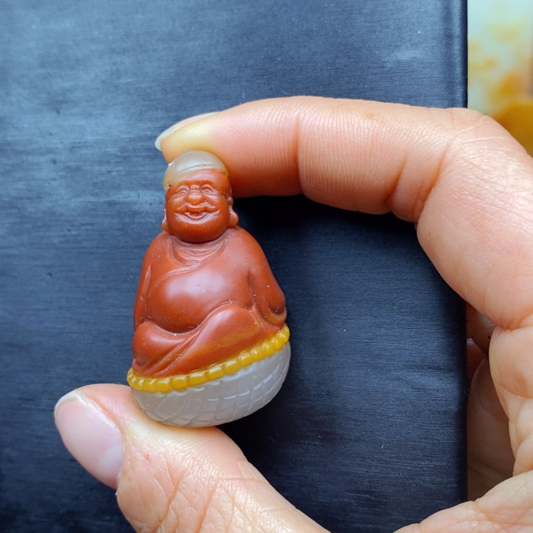 石英质玉（黄龙玉）颈饰未镶嵌