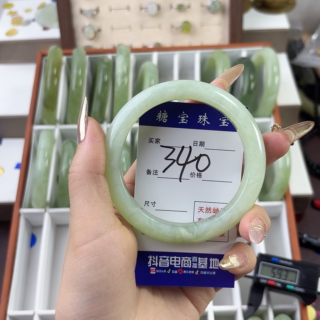 蛇纹石玉手镯未镶嵌7*1