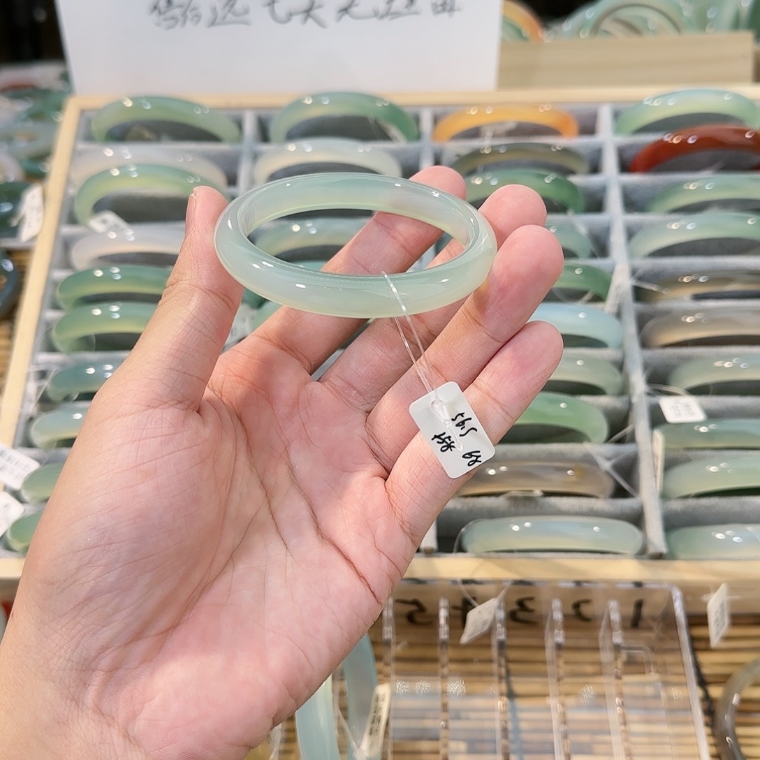 玛瑙/玉髓手镯未镶嵌圈口56.5