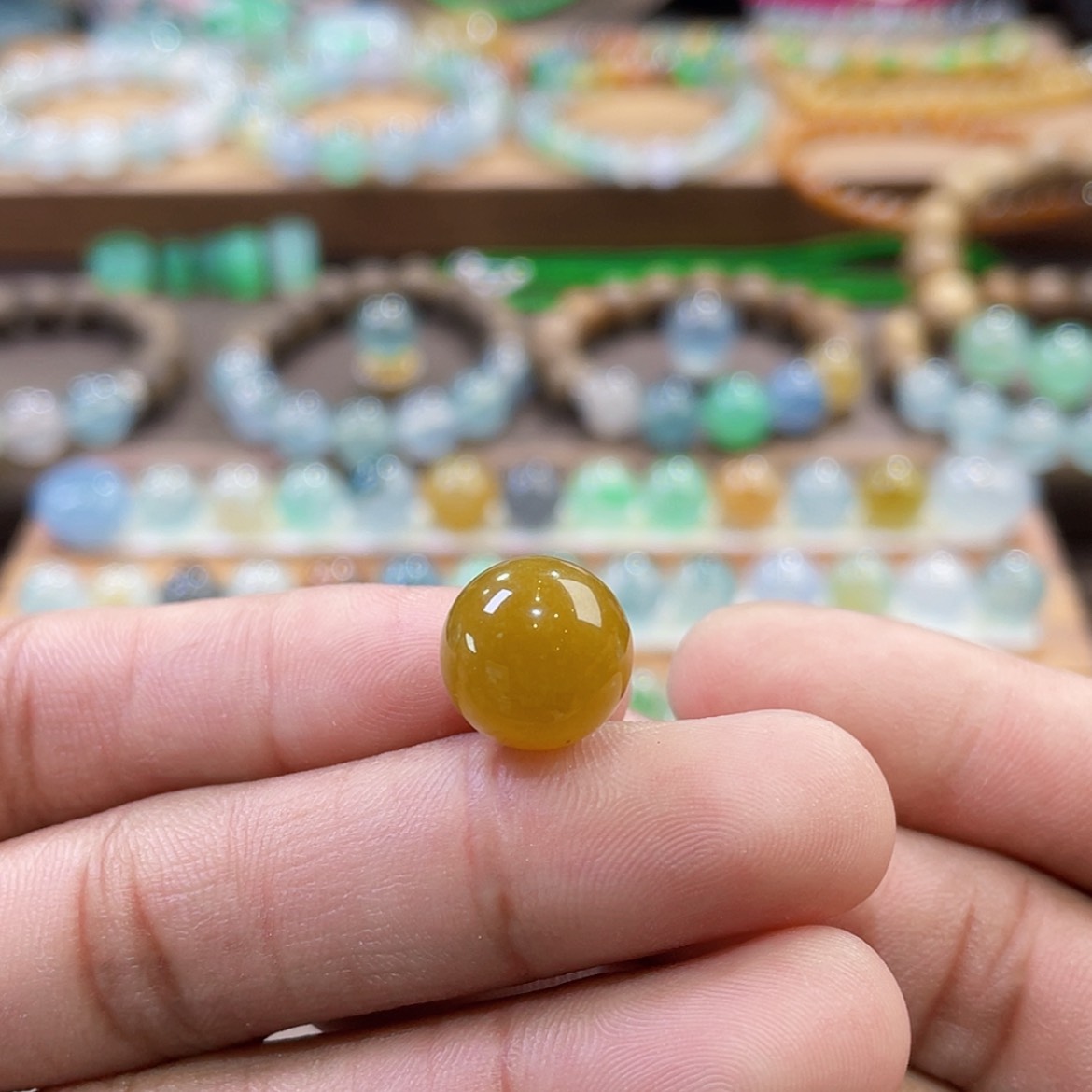 【闪购商品】翡翠颈饰未镶嵌满黄