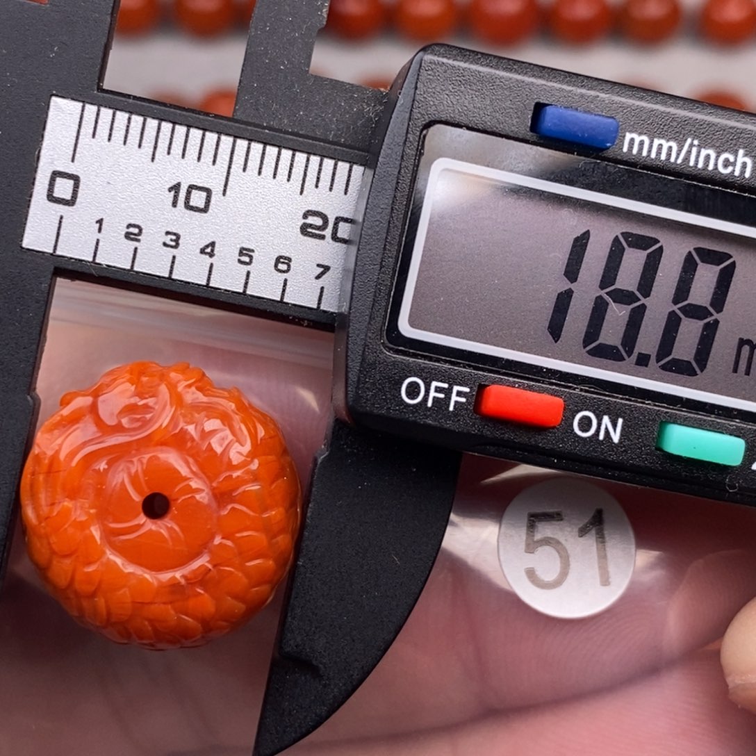 南红玛瑙未镶嵌配饰有瑕疵