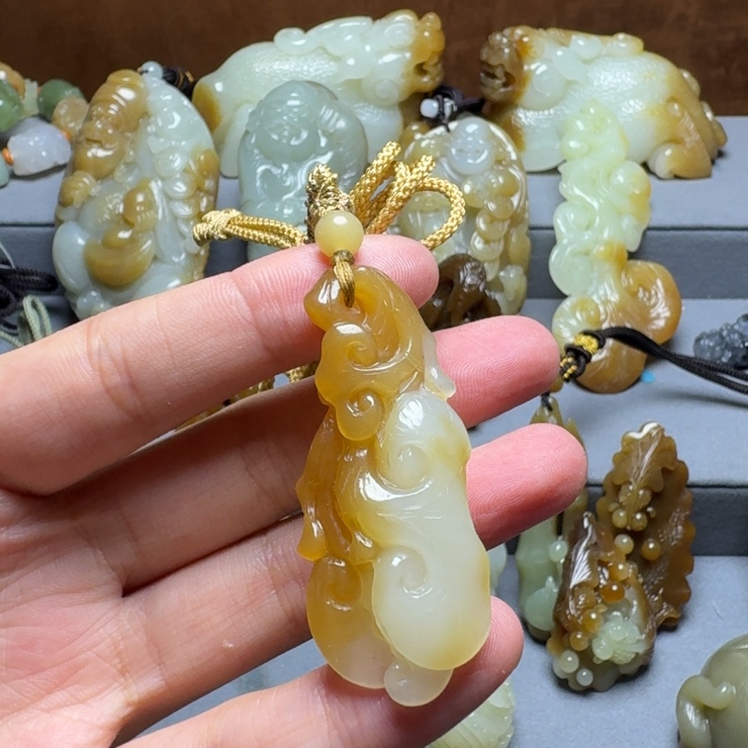 今***怪和田玉未镶嵌颈饰