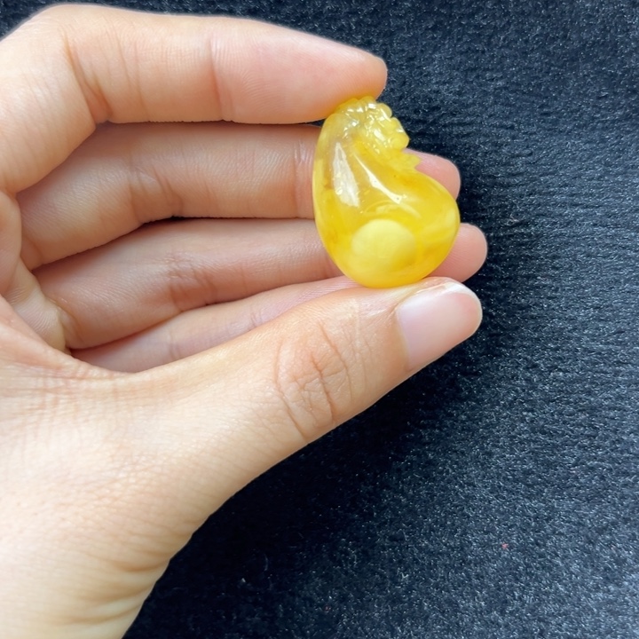 琥珀珠宝奇石未镶嵌