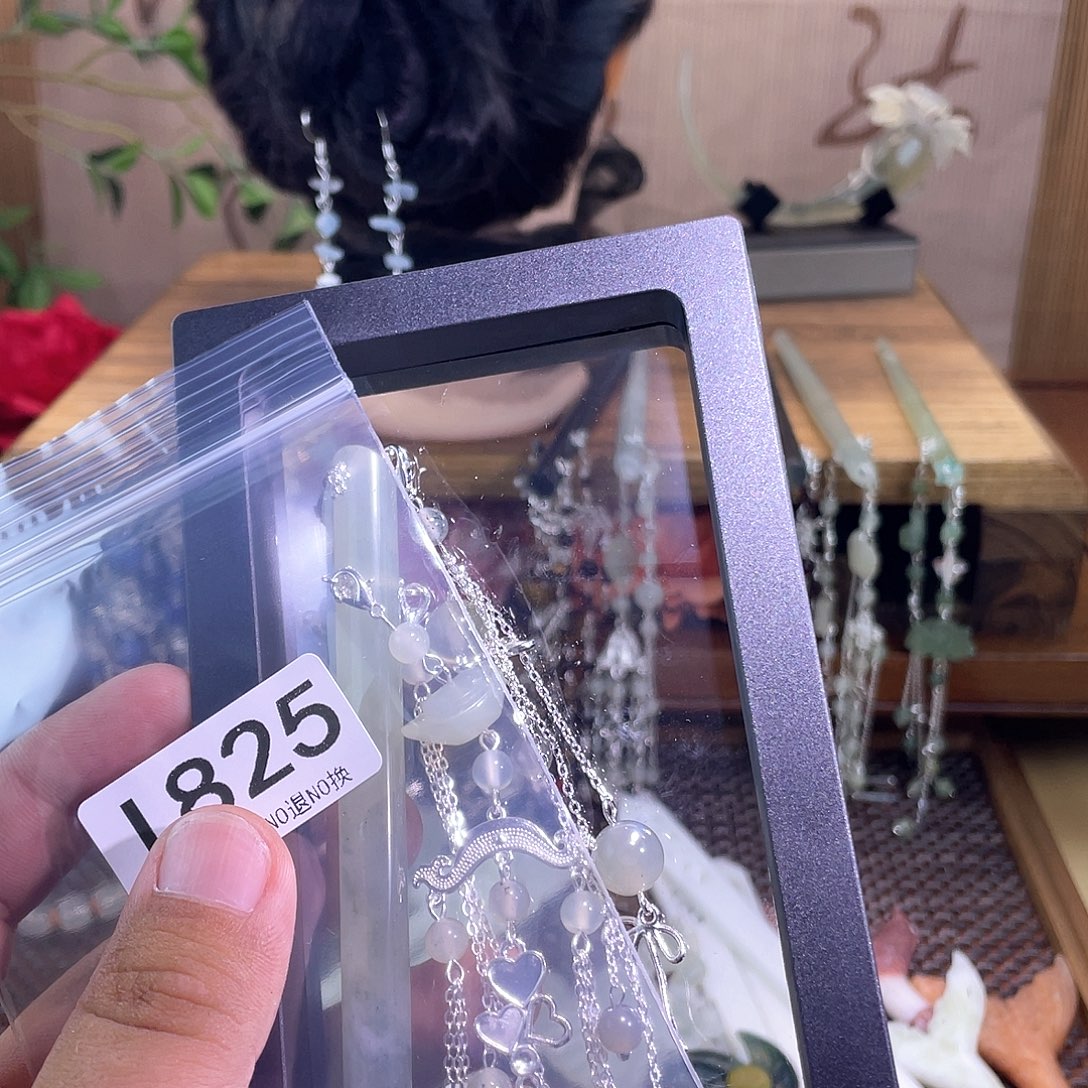 詩***悦未镶嵌蛇纹石玉发饰