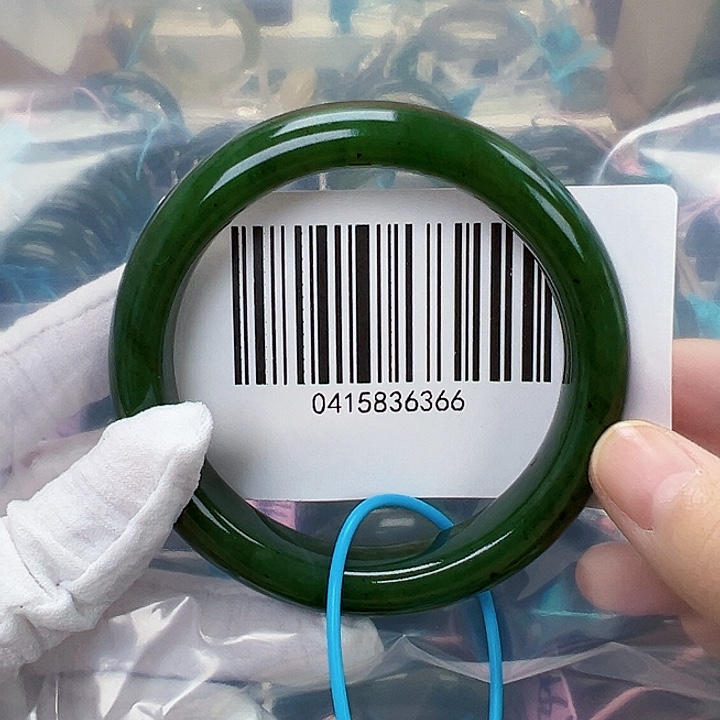 和田玉未镶嵌手镯微瑕60