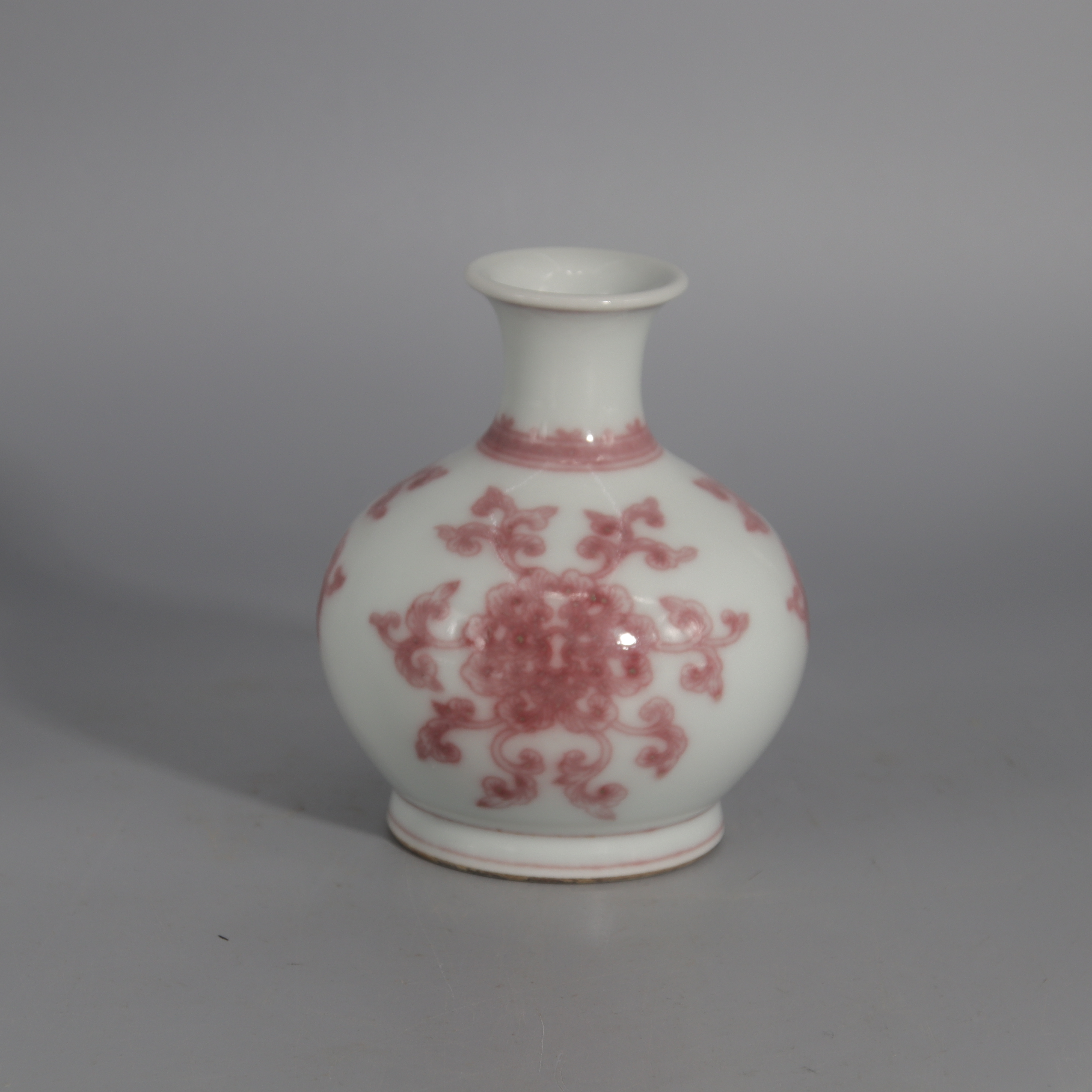釉里红莲纹赏瓶H501-166