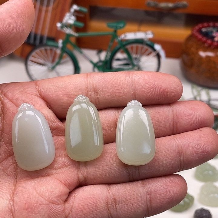 和田玉（糖玉）吊坠(不含链)未镶嵌多样发一