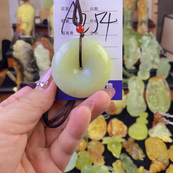 蛇纹石玉颈饰未镶嵌