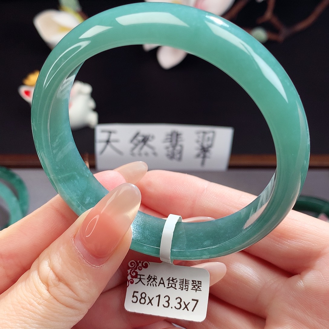 翡翠手镯（圆镯）未镶嵌