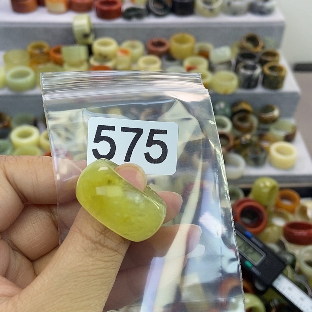 用***3蛇纹石玉未镶嵌戒指