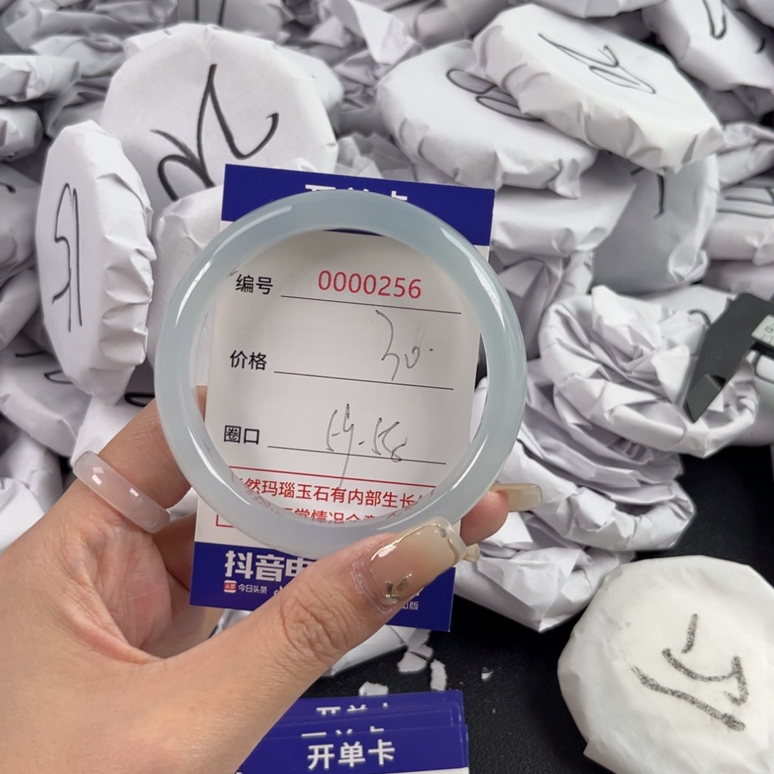玛瑙/玉髓手镯未镶嵌256