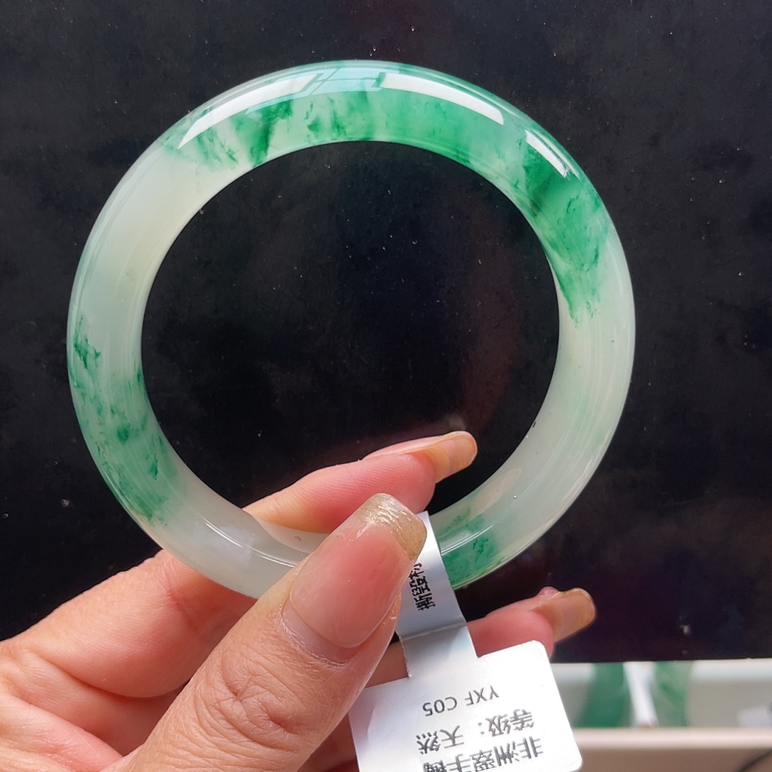 石英质玉（非洲翠）未镶嵌手镯